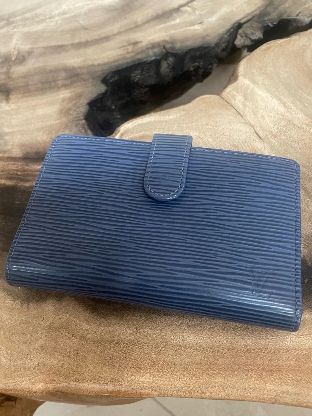 Louis Vuitton Epi kisslock compact wallet blue like new brushed silver